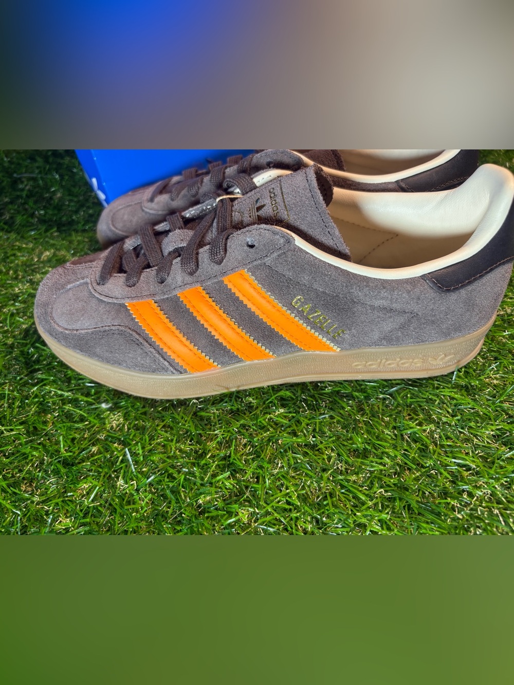 adidas Gazelle Suede Shoes brown with Orange Stripes men’s 5, women’s 6